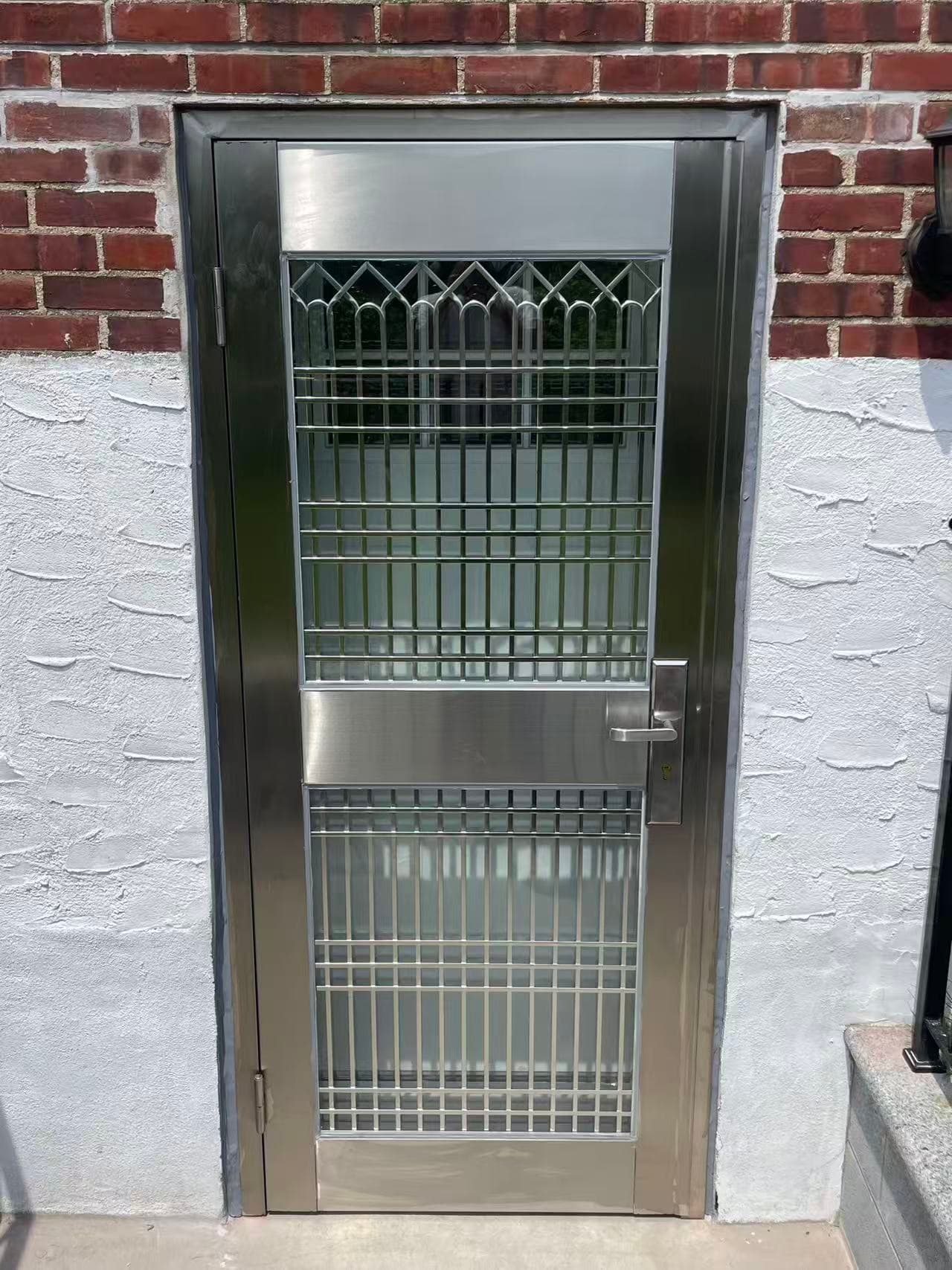 573ecc95ae27f984160522e28c42ca87 — #P-0544 — DOOR — Custom Iron Works by JYC Steel NYC