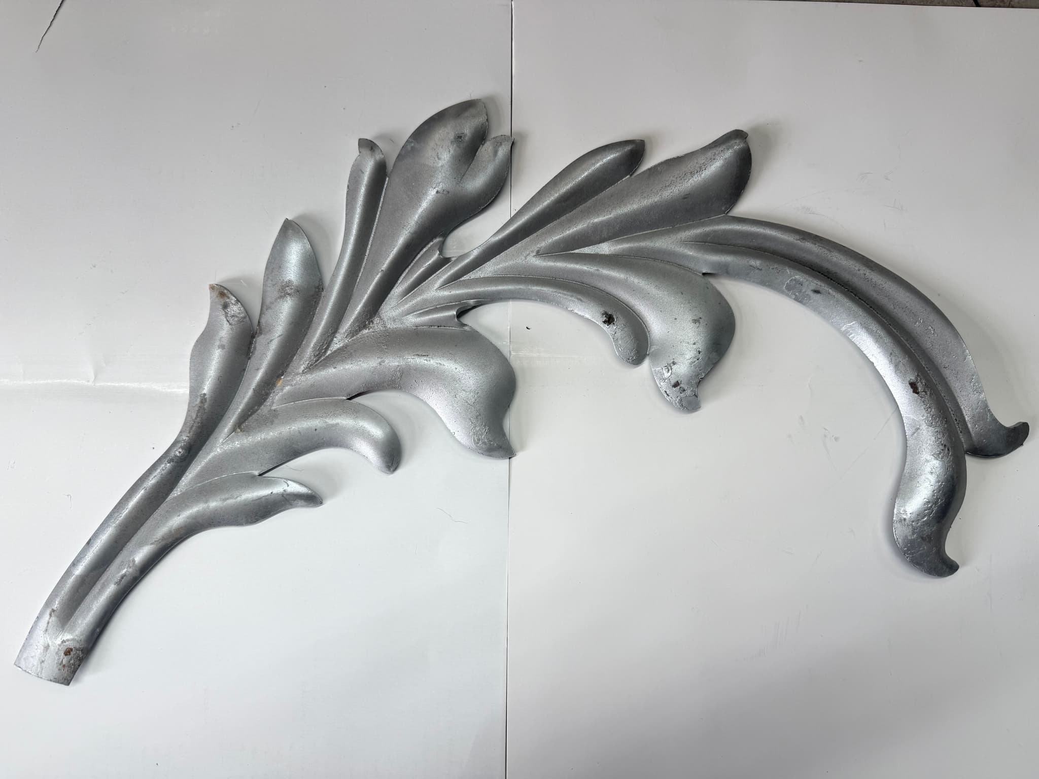 Embossed Leaf Large Right